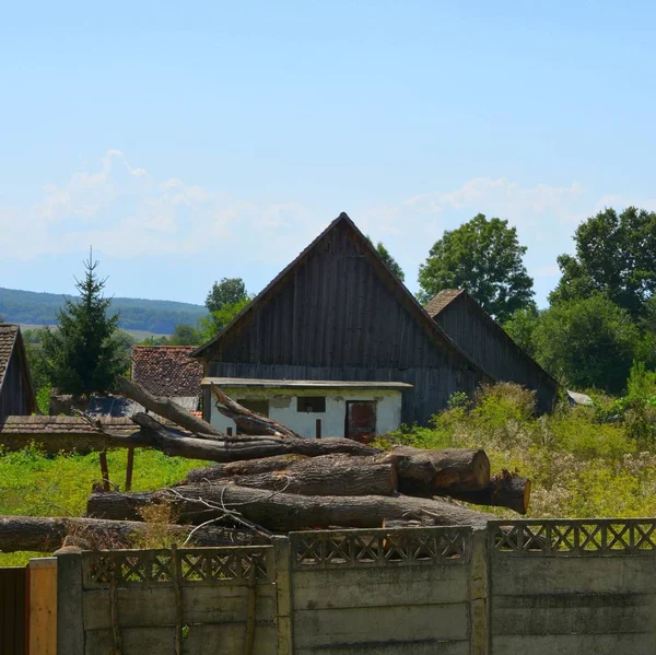 Typowy Wiejski Krajobraz Wiejskie Domy Miejscowości Toarcla Tartlau Transylwania Rumunia — Zdjęcie stockowe