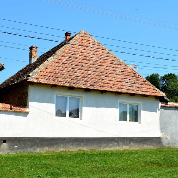 Bruiu Braller シビウ県 ルーマニア トランシルバニアのコミューンに典型的な農村風景や農民の家します 決済は 世紀の半ばにサクソンの入植者によって設立されました — ストック写真