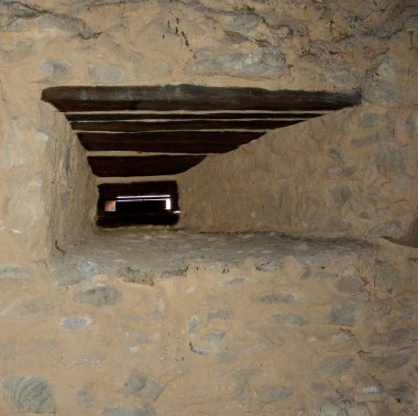 Ortaçağ kalıntıları. Bu Daçya yerleşim (Rumidava) ve daha sonra Roma işgali sırasında Rupes (kaya veya taş - Latince) adı değiştirilmiştir. Rupea kale avantajlı yükseltilmiş Cohalm üst kente bakan Hill, eski inşa edilmiştir