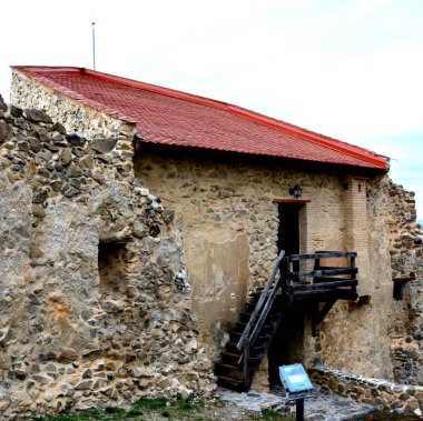 Rupea - Reps - kale. Ortaçağ kalıntıları. Bu Daçya yerleşim (Rumidava) ve daha sonra Roma işgali sırasında Rupes (kaya veya taş - Latince Adı değiştirildi). 