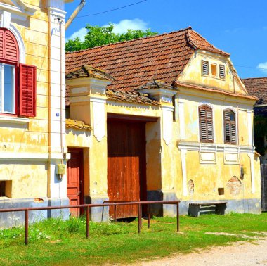 Tipik kırsal manzara ve köylü evlerde Dacia-Stein, Transilvanya, Romanya. Belgesel 1309 içinde karşımıza. 1980'lerde kadar Rumen ve Saksonlar neredeyse eşit oranlarda Dacia yaşadığı yapıldı..
