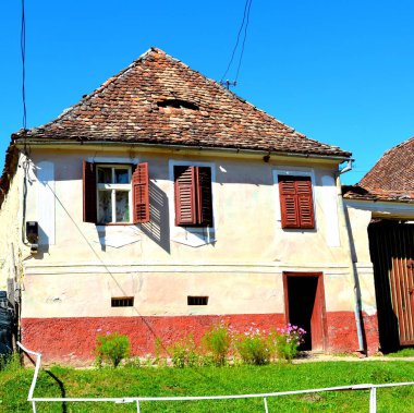 Tipik kırsal manzara ve köylü evlerde köyü Rotbav, Transilvanya, Romanya. Yerleşim 12. yüzyılda ortasında Sakson kolonistler tarafından kuruldu
