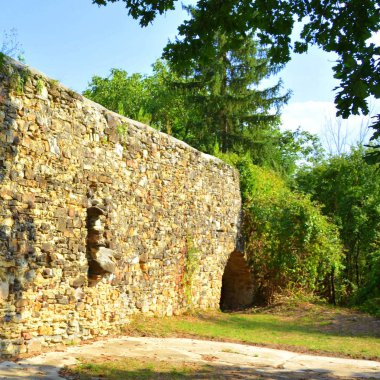 Müstahkem Ortaçağ Sakson evangelic Kilisesi de köyün Ticuu Vechi, Deutsch-Tèkèsī, ikamet Ticu köy komün Braov County, Transilvanya, Romanya. Ticuu komün Villası olduğunu.