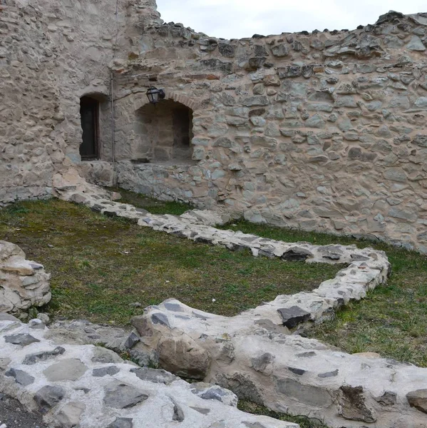 在500年前由日耳曼骑士在罗马尼亚特兰西瓦尼亚建造的费尔迪亚拉村的要塞 — 图库照片