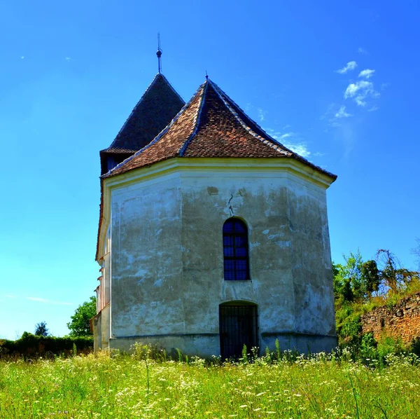 要塞化された中世ザクセン福音教会 Rotbav ルーマニア トランシルバニアの村 決済は 世紀の半ばにサクソンの入植者によって設立されました — ストック写真
