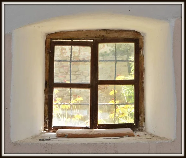 Janela Dentro Igreja Medieval Fortificada Saxon Cincsor Kleinschenk Condado Sibiu — Fotografia de Stock