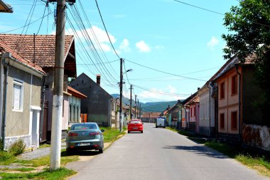 Racos, Braşov ilçesinde bir köy tipik kırsal manzara Transilvanya, Romanya bir aktif ve üç yakınındaki taş kariyer terk edilmiş. Ulusal bir korumalı alan