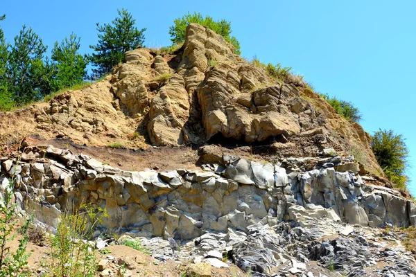 Las Rocas Basálticas Son Afloramientos Rocas Volcánicas Forma Basalto Columnar — Foto de Stock