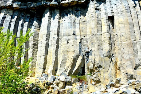Skały Bazaltowe Wychodnie Skał Wulkanicznych Formie Kolumnowy Bazalt Znajduje Się — Zdjęcie stockowe