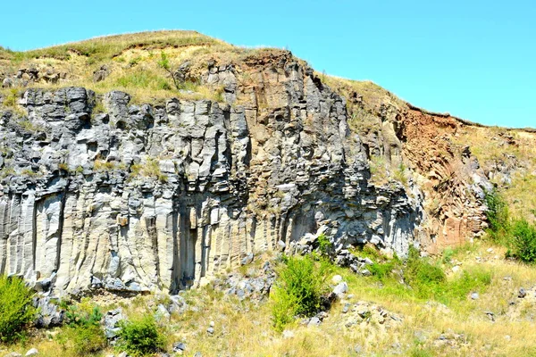 Базальтовые Породы Являются Вулканическими Породами Виде Колоннного Базальта Расположенного Ракосе — стоковое фото