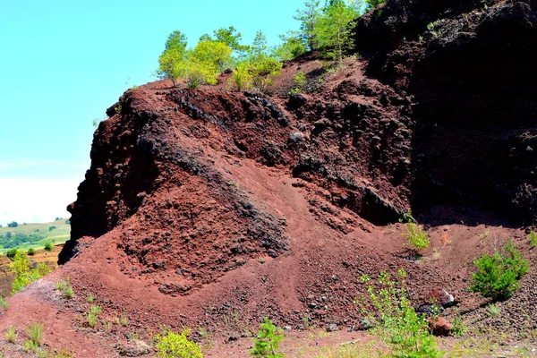 Carrera Abandonada Rocas Escoria Roja Racos Pueblo Ubicado Condado Brasov — Foto de Stock