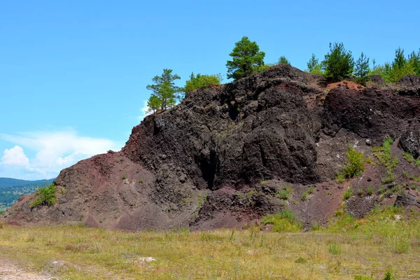 Carrera Abandonada Rocas Escoria Roja Racos Pueblo Ubicado Condado Brasov — Foto de Stock