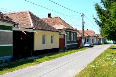 Racos, Braşov ilçesinde bir köy tipik kırsal manzara Transilvanya, Romanya bir aktif ve üç yakınındaki taş kariyer terk edilmiş. Ulusal bir korumalı alan