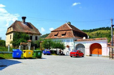 Tipik kırsal manzara ve köylü evler Vrd, tuhaf, Viert, Sakson köyde komün Chirpr Sibiu County, Transilvanya, Romanya.
