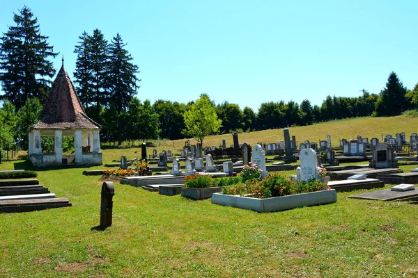 Mezarlık Kilisenin Müstahkem Ortaçağ Sakson Köyde Merghindeal Mergenthal Transilvanya Romanya — Stok fotoğraf