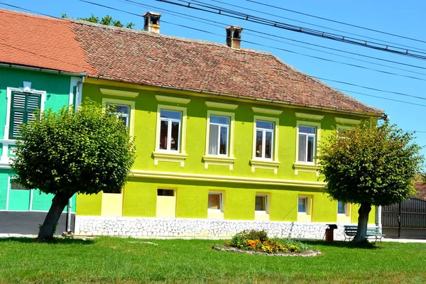 Tipik kırsal manzara ve köylü evlerde köyü Merghindeal - Mergenthal, Transilvanya, Romanya. Yerleşim 1336, ancak müstahkem kilise tarihi 13. yüzyılın ikinci yarısında sertifikalı ilk kez yapıldı..