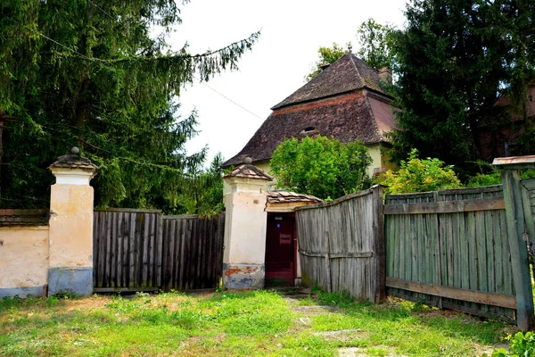 Dealu Frumos シェーンベルク トランシルヴァニア ルーマニア シビウ県 Merghindeal コミューンの村に典型的な農村風景や農民の家します 1280 に遡る販売購入法に言及 — ストック写真