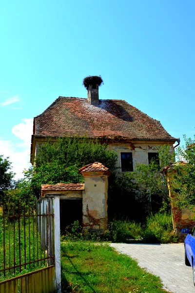 典型的乡村景观和农民住宅在 Vrd Wierd Viert 一个撒克逊村庄在公社 Chirpr Sibiu 特兰西瓦尼亚 罗马尼亚 — 图库照片