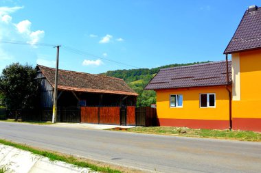 Tipik kırsal manzara ve köylü evler Vrd, tuhaf, Viert, Sakson köyde komün Chirpr Sibiu County, Transilvanya, Romanya