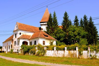 Güçlendirilmiş Ortaçağ Sakson evangelic kilise de köyün Somartin, Martinsberg, Mrtelsberg, Transilvanya, Romanya. Yerleşim 12. yüzyılda ortasında Sakson kolonistler tarafından kuruldu