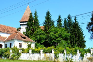 Güçlendirilmiş Ortaçağ Sakson evangelic kilise de köyün Somartin, Martinsberg, Mrtelsberg, Transilvanya, Romanya. Yerleşim 12. yüzyılda ortasında Sakson kolonistler tarafından kuruldu