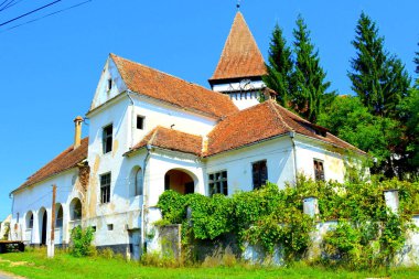 Güçlendirilmiş Ortaçağ Sakson evangelic kilise de köyün Somartin, Martinsberg, Mrtelsberg, Transilvanya, Romanya. Yerleşim 12. yüzyılda ortasında Sakson kolonistler tarafından kuruldu