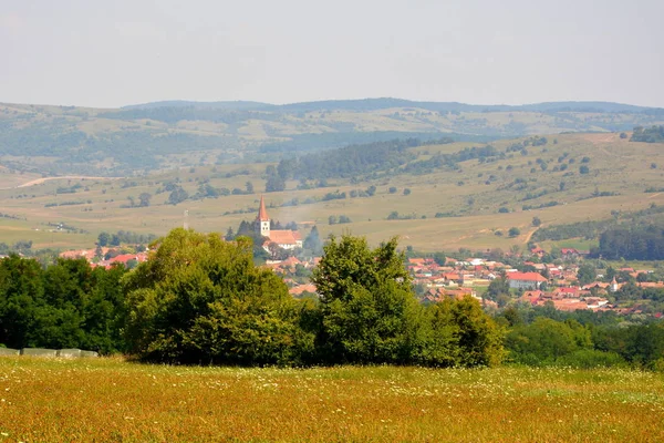 루마니아 트란실바니아 타르틀라우 마을의 전형적 풍경과 그곳은 중엽에 색슨족 개척자들에 — 스톡 사진