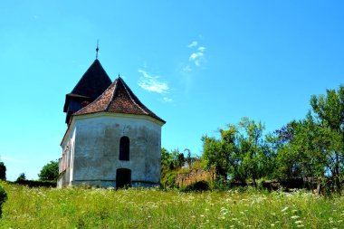 Müstahkem Ortaçağ Sakson kilisede villagerotbav, Transilvanya, Romanya. Yerleşim 12. yüzyılda ortasında Sakson kolonistler tarafından kuruldu