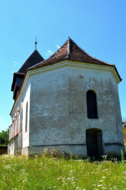 Müstahkem Ortaçağ Sakson kilisede villagerotbav, Transilvanya, Romanya. Yerleşim 12. yüzyılda ortasında Sakson kolonistler tarafından kuruldu