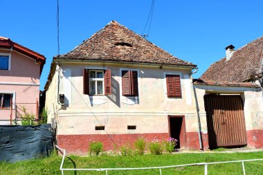 Tipik kırsal manzara ve köylü evlerde köyü yükseldi, Transilvanya, Romanya. Yerleşim 12. yüzyılda ortasında Sakson kolonistler tarafından kuruldu