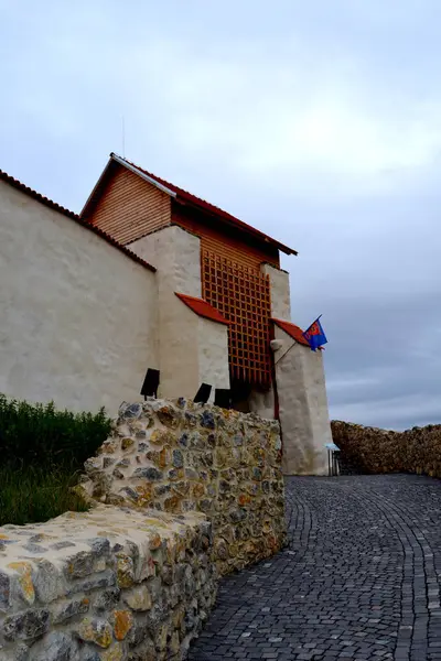 在500年前由日耳曼骑士在罗马尼亚特兰西瓦尼亚建造的费尔迪亚拉村的要塞 — 图库照片