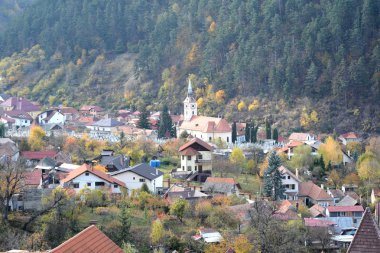Sonbahar renkleri. Brasov, Transilvanya, Romanya, ülkenin merkezinde bulunan bir ilçedir şehrin tipik kentsel peyzaj