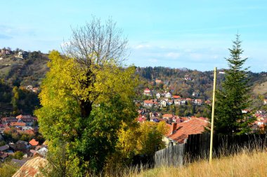 Sonbahar renkleri. Brasov, Transilvanya, Romanya, ülkenin merkezinde bulunan bir ilçedir şehrin tipik kentsel peyzaj