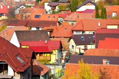 Sonbahar renkleri. Brasov, Transilvanya, Romanya, ülkenin merkezinde bulunan bir ilçedir şehrin tipik kentsel peyzaj