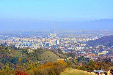 Sonbahar renkleri. Brasov, Transilvanya, Romanya, ülkenin merkezinde bulunan bir ilçedir şehrin tipik kentsel peyzaj