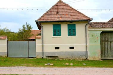 Tipik kırsal manzara ve köylü evlerde Barcut, Bekokten, Brekolten, Transilvanya, Romanya. Yerleşim 12. yüzyılda ortasında Sakson kolonistler tarafından kuruldu