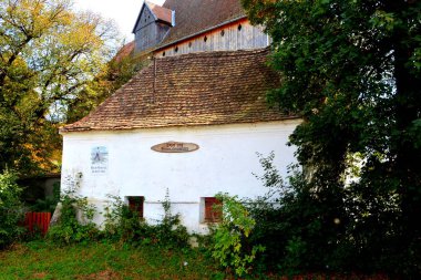 Bradeni, Henndorf, Hegendorf, Transilvanya, Romanya 'daki güçlendirilmiş ortaçağ sakson kilisesi. Yerleşim yeri Sakson koloniciler tarafından 12. yüzyılın ortalarında kuruldu.