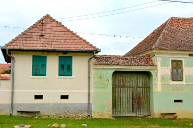 Tipik kırsal manzara ve köylü evlerde Barcut, Bekokten, Brekolten, Transilvanya, Romanya. Yerleşim 12. yüzyılda ortasında Sakson kolonistler tarafından kuruldu