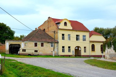 Tipik kırsal manzara ve köylü evlerde Barcut, Bekokten, Brekolten, Transilvanya, Romanya. Yerleşim 12. yüzyılda ortasında Sakson kolonistler tarafından kuruldu