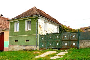 Tipik kırsal manzara ve köylü evlerde Barcut, Bekokten, Brekolten, Transilvanya, Romanya. Yerleşim 12. yüzyılda ortasında Sakson kolonistler tarafından kuruldu