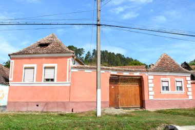 Bradeni, Henndorf, Hegendorf, Transilvanya, Romanya 'daki tipik kırsal alan ve köylü evleri. Yerleşim yeri Sakson koloniciler tarafından 12. yüzyılın ortalarında kuruldu.