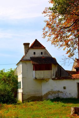 Bradeni, Henndorf, Hegendorf, Transilvanya, Romanya 'daki tipik kırsal alan ve köylü evleri. Yerleşim yeri Sakson koloniciler tarafından 12. yüzyılın ortalarında kuruldu.