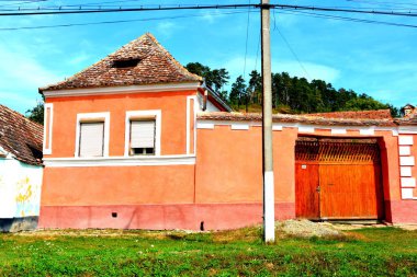 Bradeni, Henndorf, Hegendorf, Transilvanya, Romanya 'daki tipik kırsal alan ve köylü evleri. Yerleşim yeri Sakson koloniciler tarafından 12. yüzyılın ortalarında kuruldu.