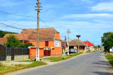 Bradeni, Henndorf, Hegendorf, Transilvanya, Romanya 'daki tipik kırsal alan ve köylü evleri. Yerleşim yeri Sakson koloniciler tarafından 12. yüzyılın ortalarında kuruldu.