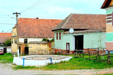 Tipik kırsal manzara ve köylü evlerde Barcut, Bekokten, Brekolten, Transilvanya, Romanya. Yerleşim 12. yüzyılda ortasında Sakson kolonistler tarafından kuruldu