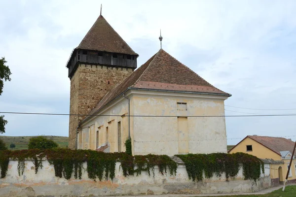 罗马尼亚特兰西瓦尼亚Brekolten Bekokten Barcut村的强化中世纪撒克逊教堂 — 图库照片