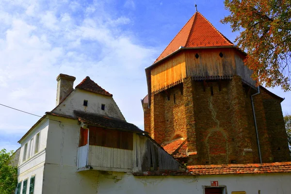 在罗马尼亚特兰西瓦尼亚赫根多夫赫恩多夫的Bradeni村建立了中世纪撒克逊教堂 该定居点是撒克逊殖民者在12世纪中叶建立的 — 图库照片