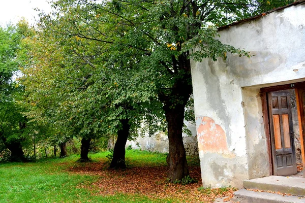 村の強化された中世のサクソン教会Barcut Bekokten Brekolten Transylvania ルーマニア — ストック写真