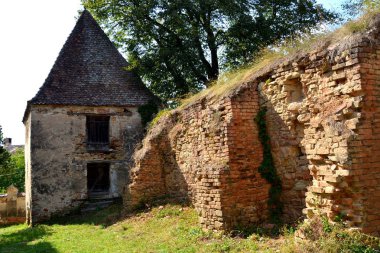 Harabeler. Müstahkem Ortaçağ Sakson evangelic Kilisesi de köyün Felmer, Felmern, Transilvanya, Romanya. Yerleşim 12. yüzyılda ortasında Sakson kolonistler tarafından kuruldu