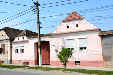 Tipik kırsal manzara ve köylü evlerde köyün Cata, Transilvanya, Romanya. Yerleşim 12. yüzyılda ortasında Sakson kolonistler tarafından kuruldu